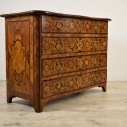 commode en bois d'olivier